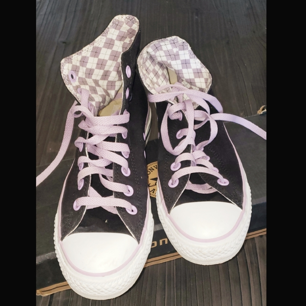 Converse All star High Top
Black & Lavender
